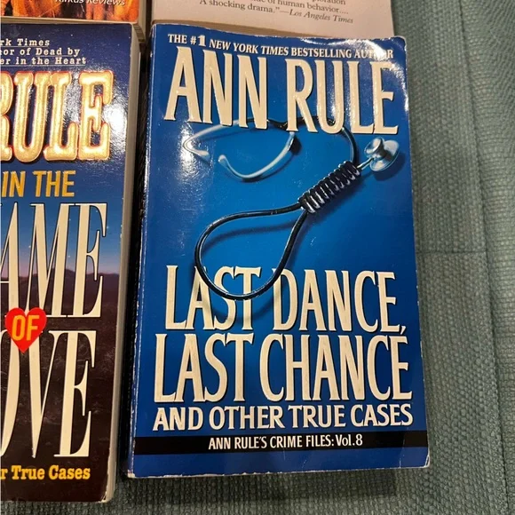 Set of 5 Ann Rule true crime books (+a bonus) - Picture 4 of 9